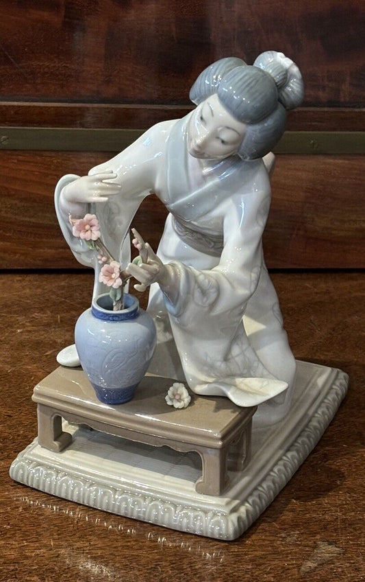 Lladro Figure Japanese Flower Girl