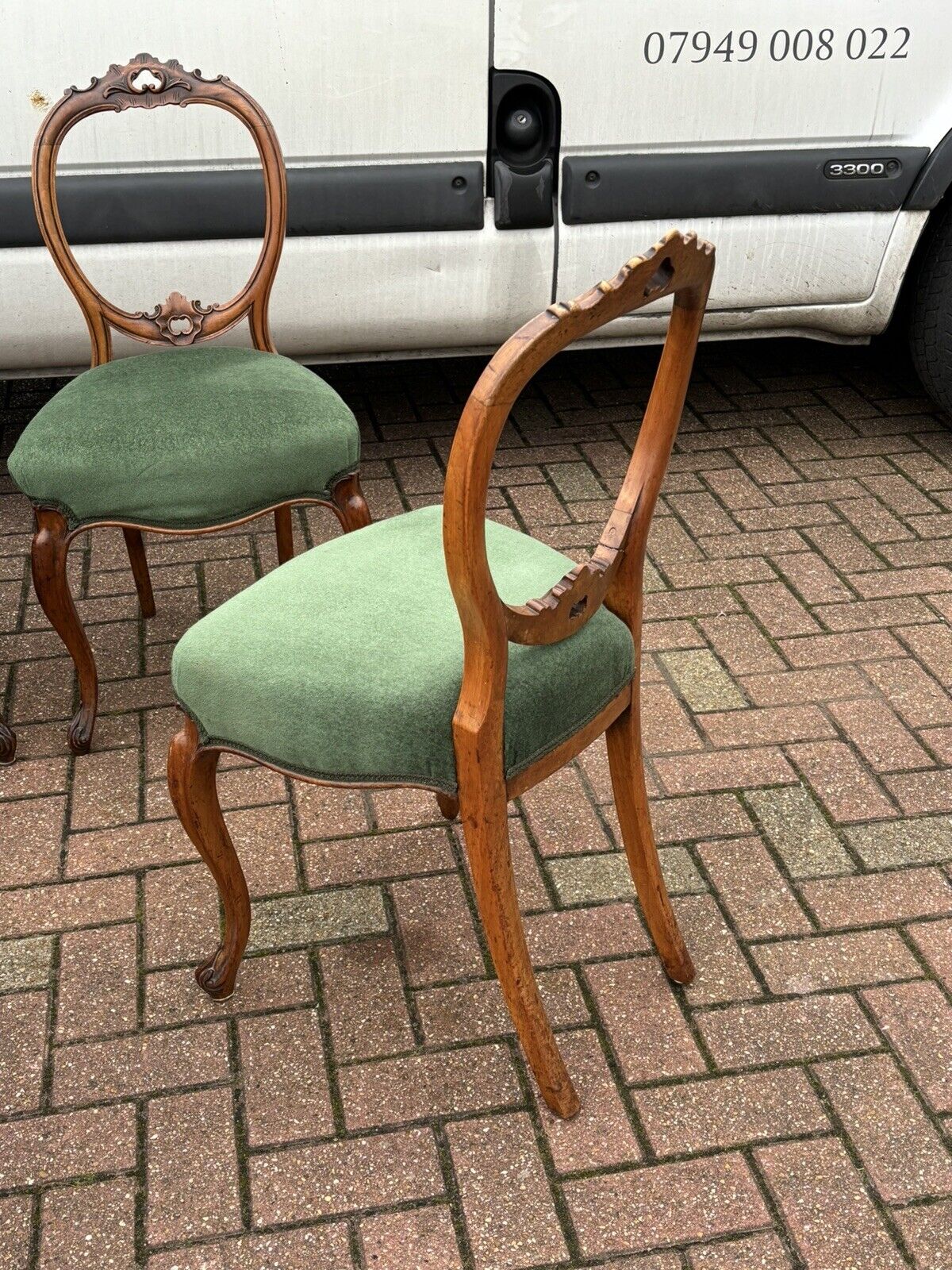 Victorian Walnut Set Of 6 Balloon Back Dining Chairs.