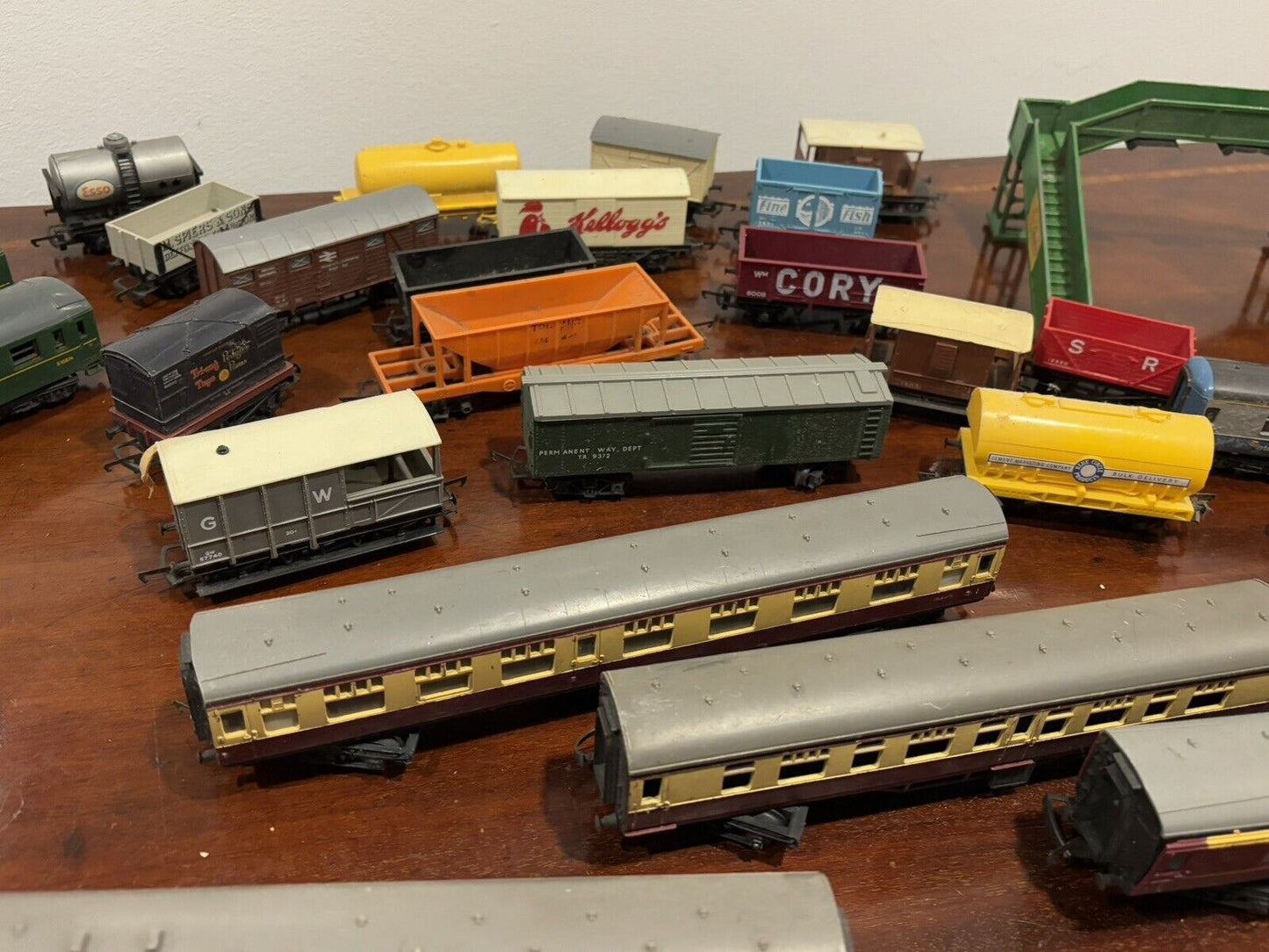 Hornby & Tri-ang Gauge Train Carriages