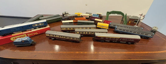 Hornby & Tri-ang Gauge Train Carriages