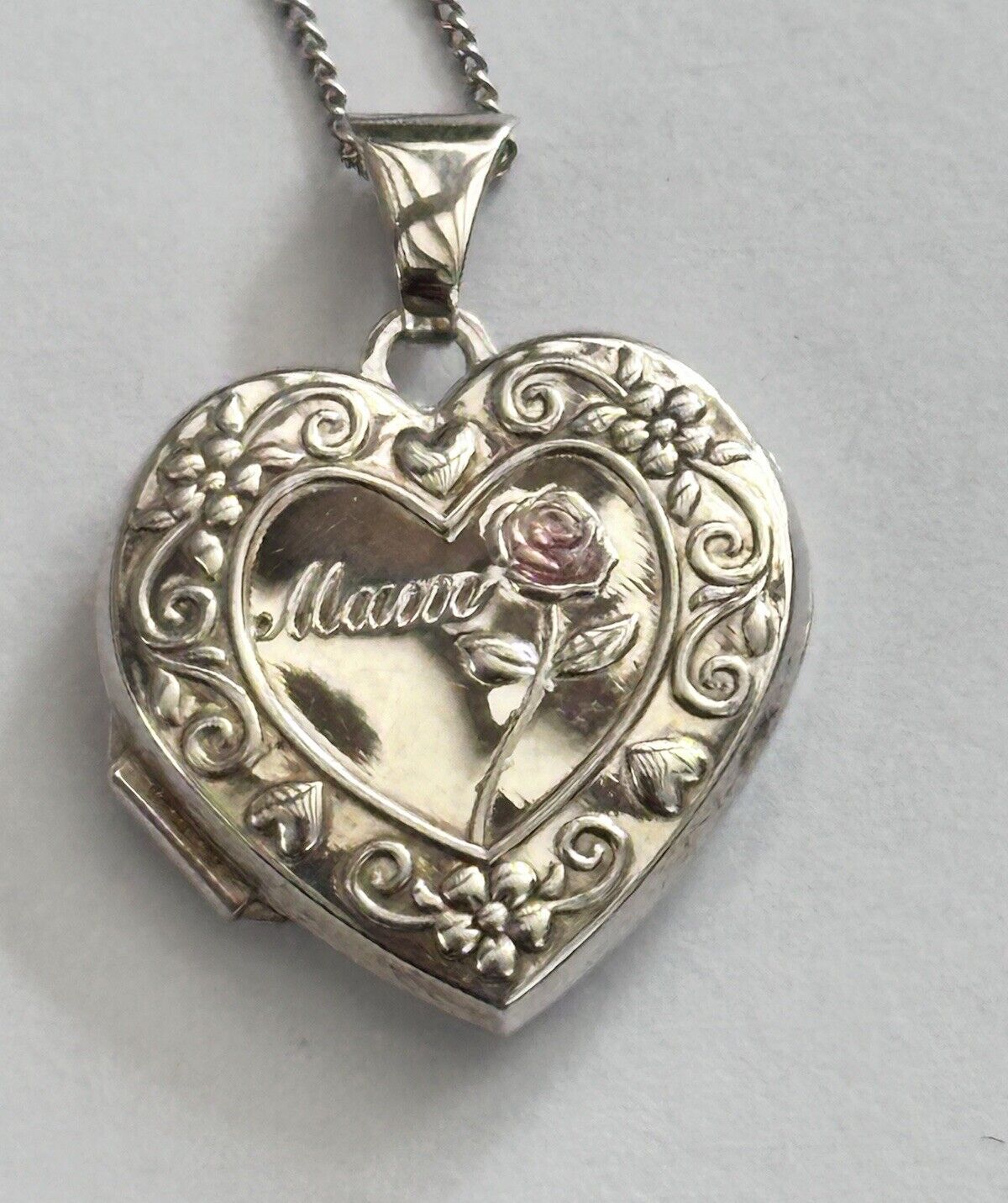 Viintage Silver 925 Mum With Rose Locket Necklace