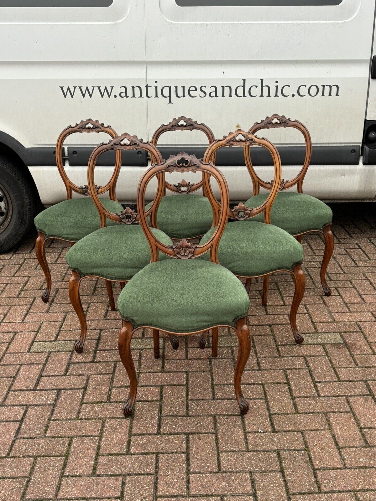 Victorian Walnut Set Of 6 Balloon Back Dining Chairs.