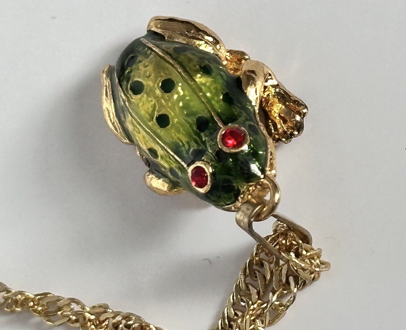 Viintage Gold Plated Enamel Frog Pendant Necklace