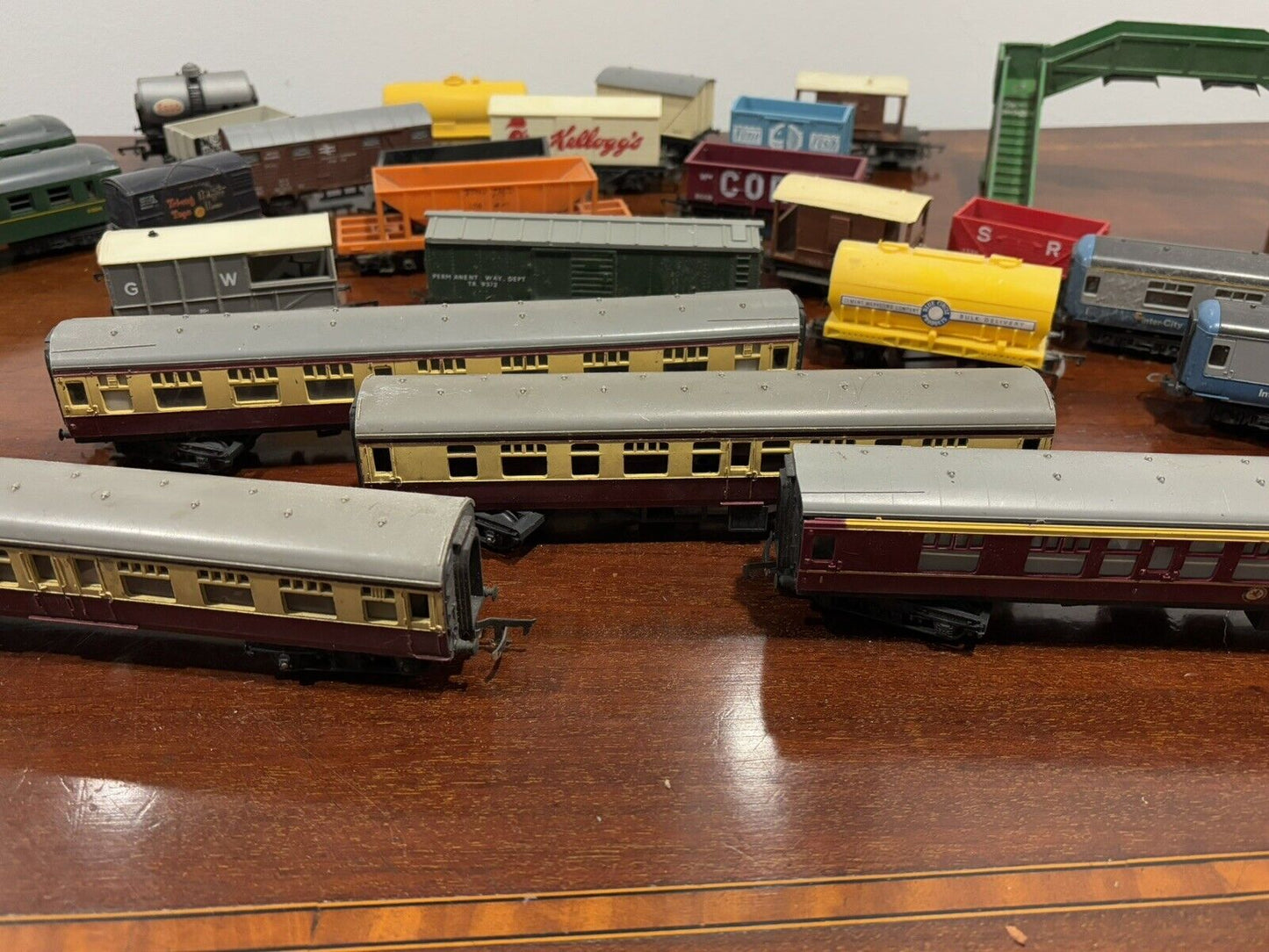 Hornby & Tri-ang Gauge Train Carriages