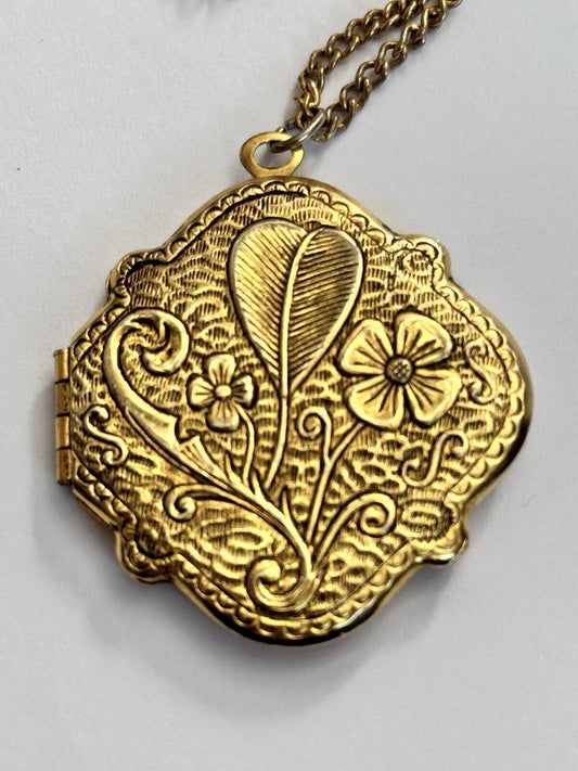 Vintage Gold Plated Detailed Flowers Locket Pendant Necklace