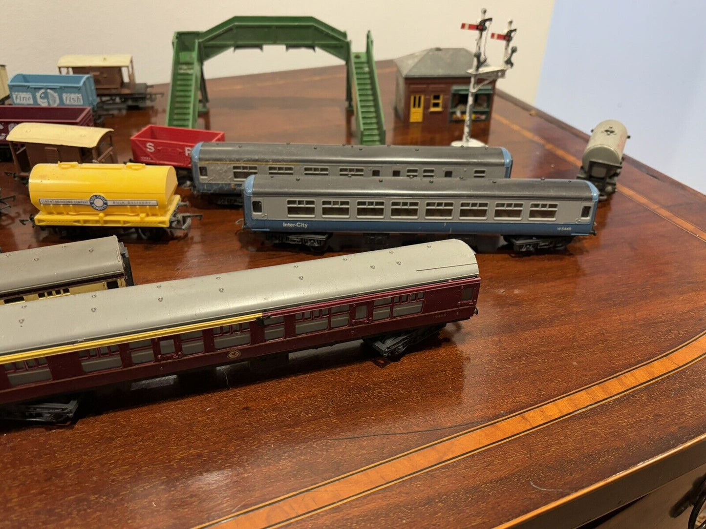 Hornby & Tri-ang Gauge Train Carriages