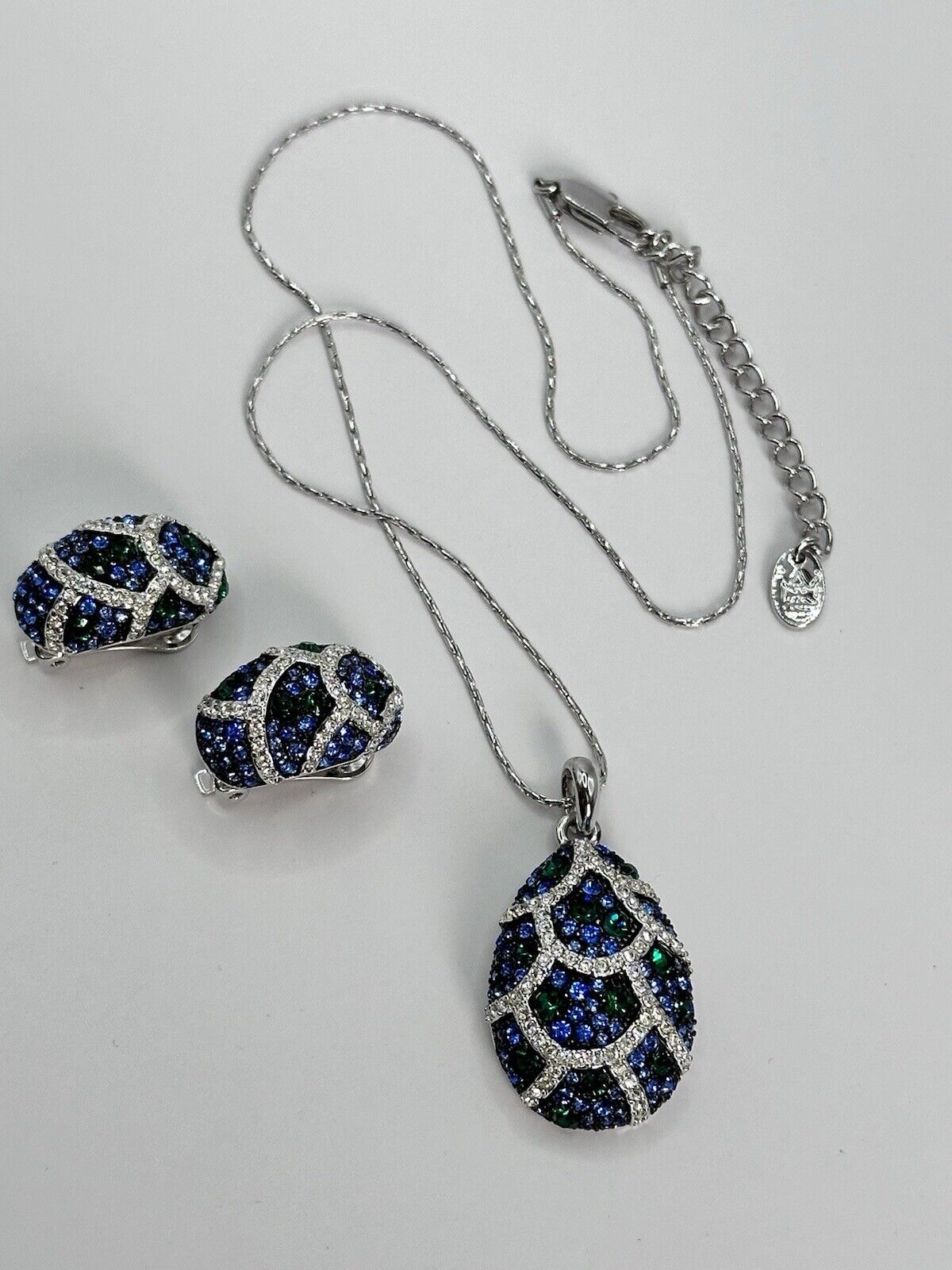 Vintage 1980s Rhodium Plated Blue Green Necklace And Clip On Earring Set