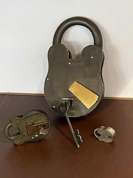 HUGE working Metal Padlock With 2 Keys With 2 Other Padlocks