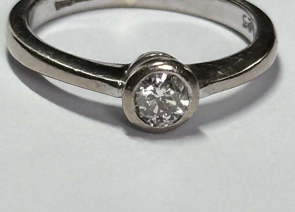 Vintage 18ct White Gold 0.25ct Diamond Solitaire Ring Boxed