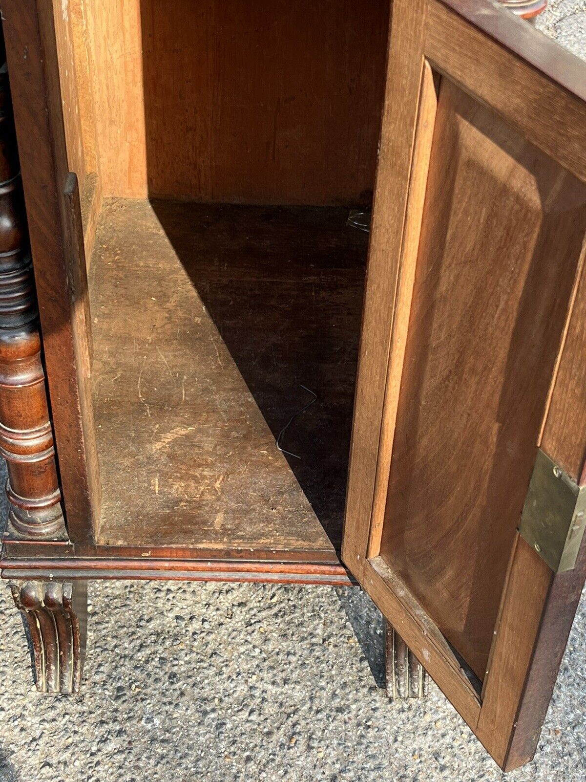 Antique Regency Mahogany Sideboard With Wine Cooler, Drawers & Cupboards.