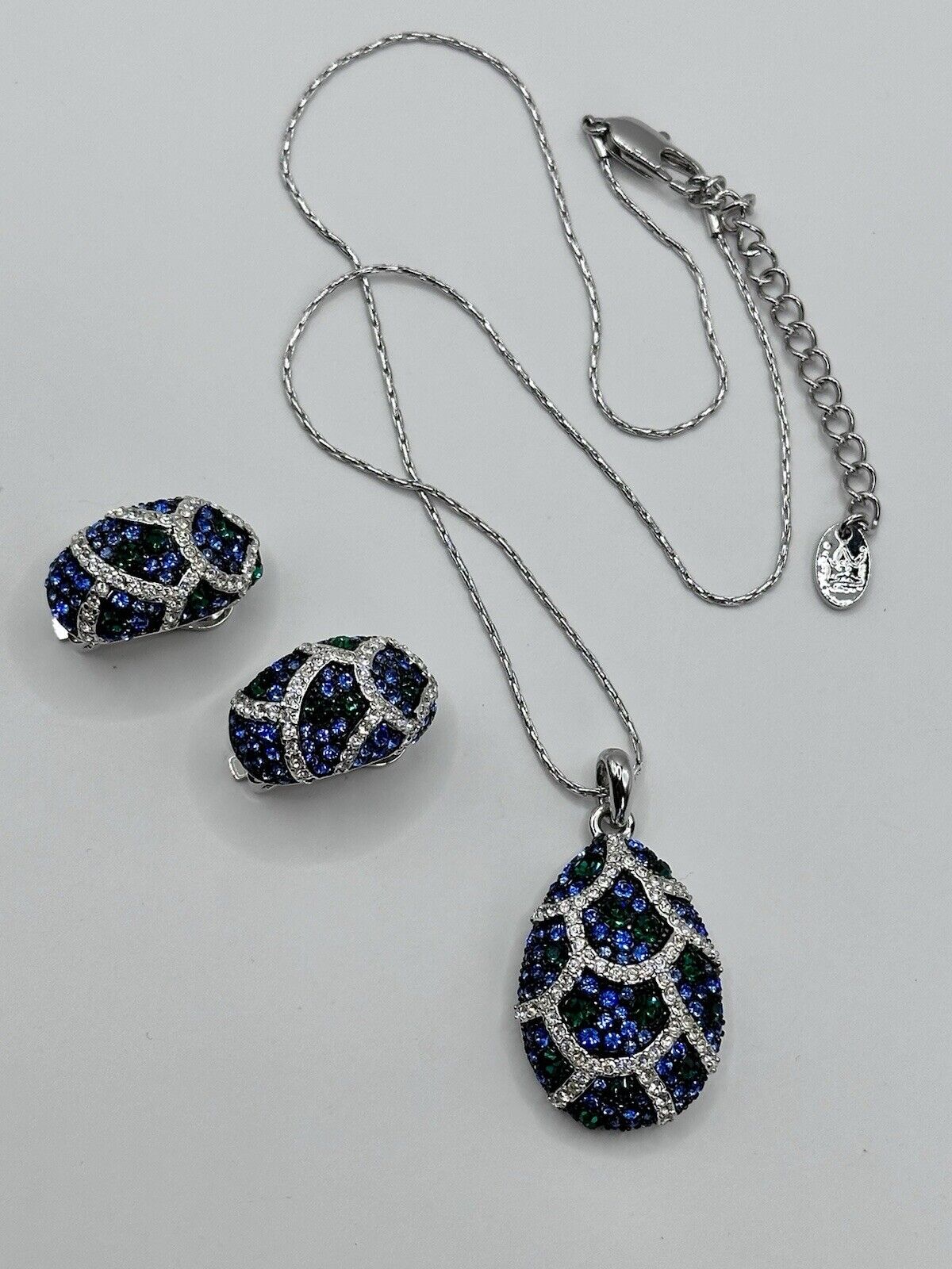 Vintage 1980s Rhodium Plated Blue Green Necklace And Clip On Earring Set