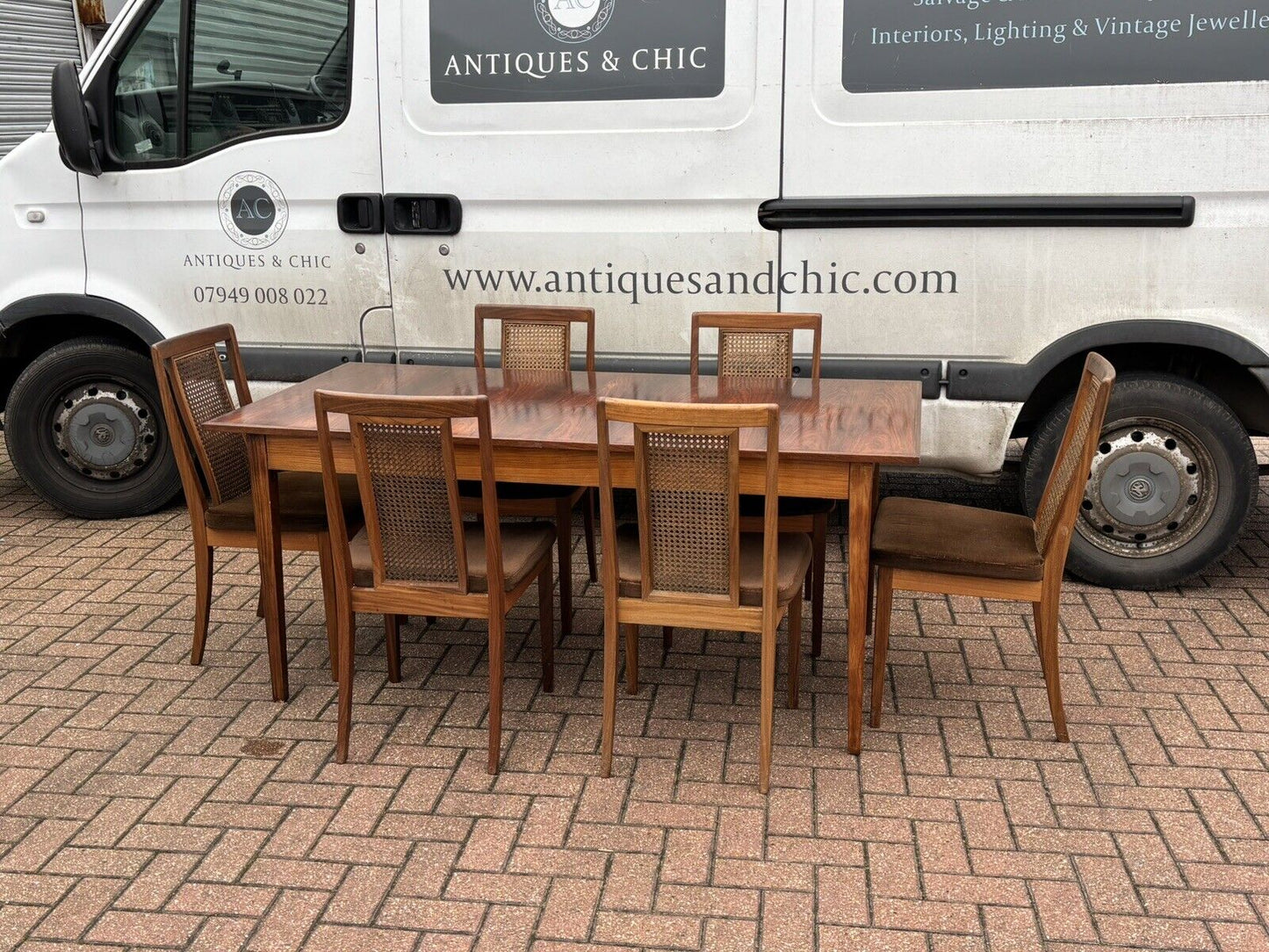 Mid Century Rosewood Dining Table & 6 Chairs