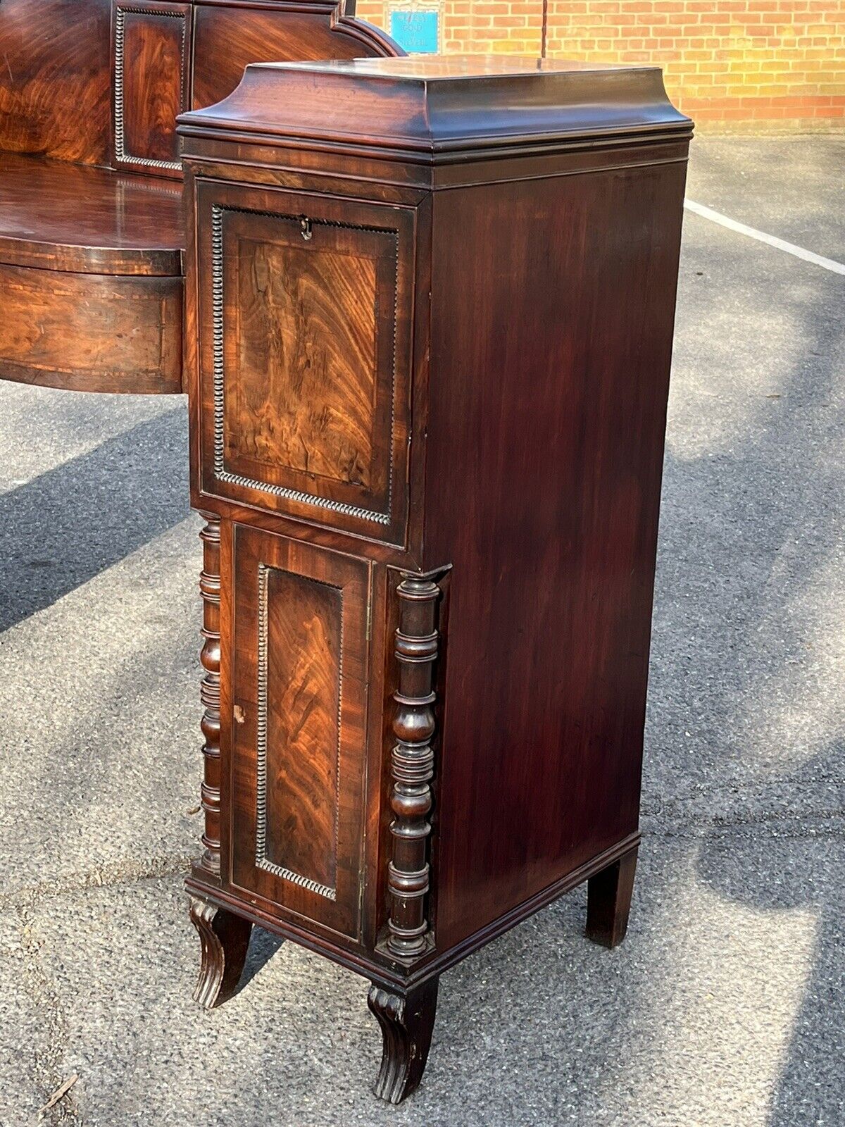 Antique Regency Mahogany Sideboard With Wine Cooler, Drawers & Cupboards.