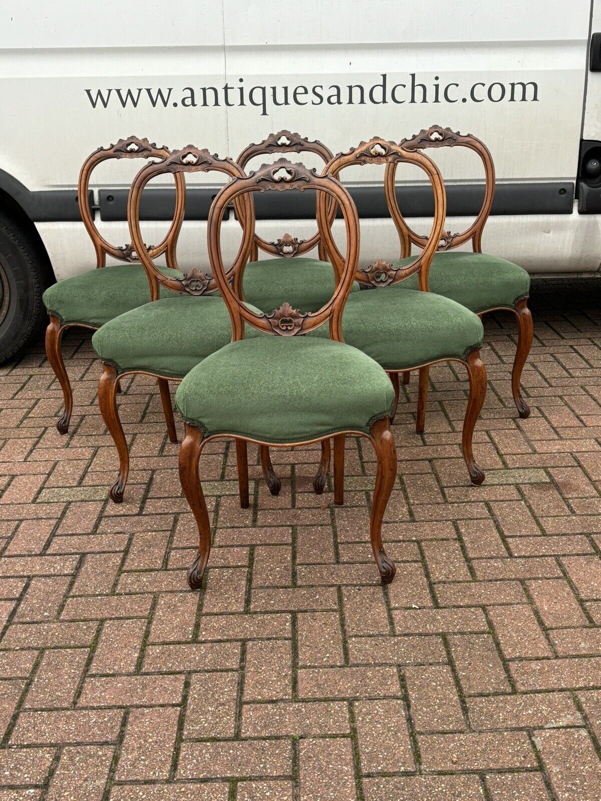 Victorian Walnut Set Of 6 Balloon Back Dining Chairs.