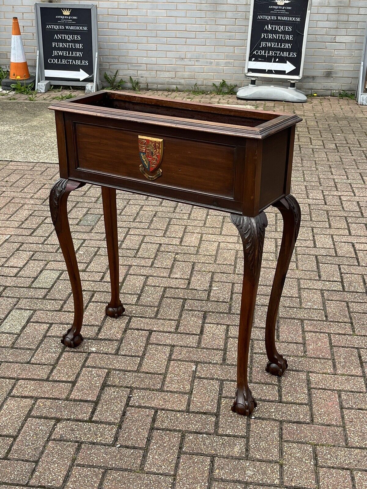 Country House Mahogany Jardiniere Planter.