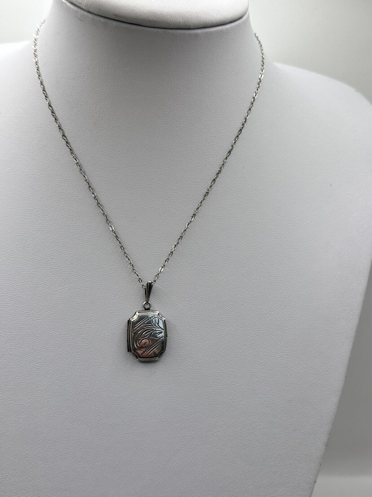 Vintage Sterling Silver Locket Pendant Necklace