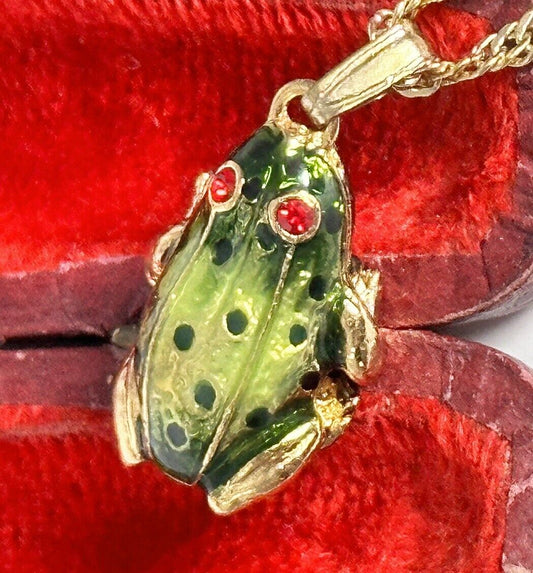 Viintage Gold Plated Enamel Frog Pendant Necklace