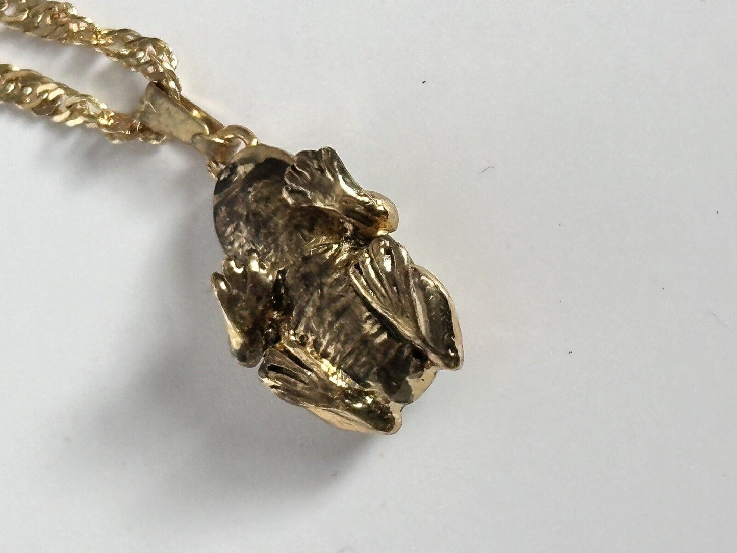 Viintage Gold Plated Enamel Frog Pendant Necklace