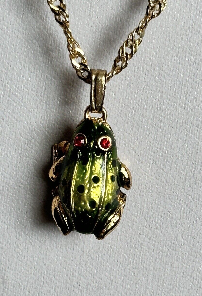 Viintage Gold Plated Enamel Frog Pendant Necklace