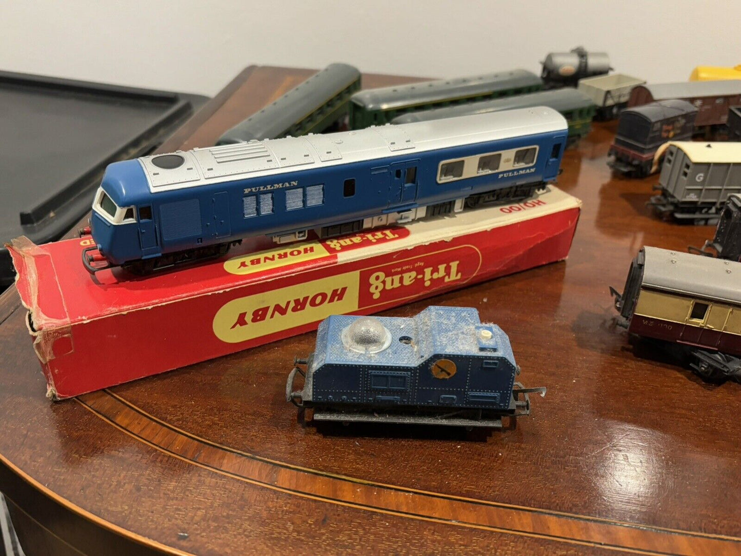 Hornby & Tri-ang Gauge Train Carriages