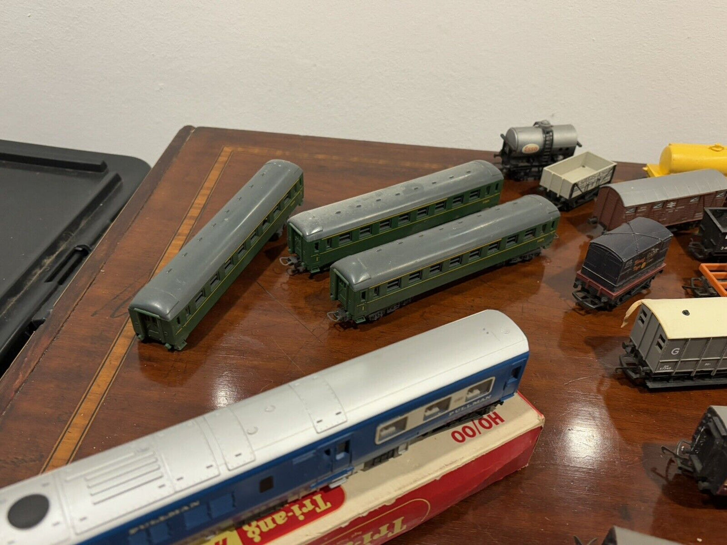 Hornby & Tri-ang Gauge Train Carriages