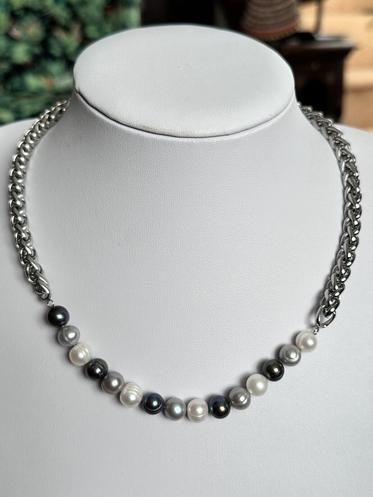 Vintage Rhodium Plated Freshwater Pearl Necklace