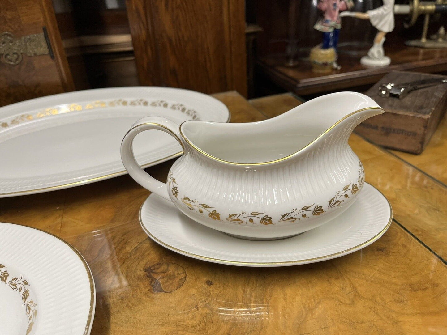 Royal Doulton Fairfax, 2 Platters & Gravy Boat & Saucer. Post World wide