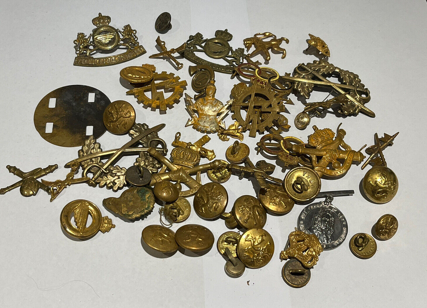 Cap Badges & Buttons Collection