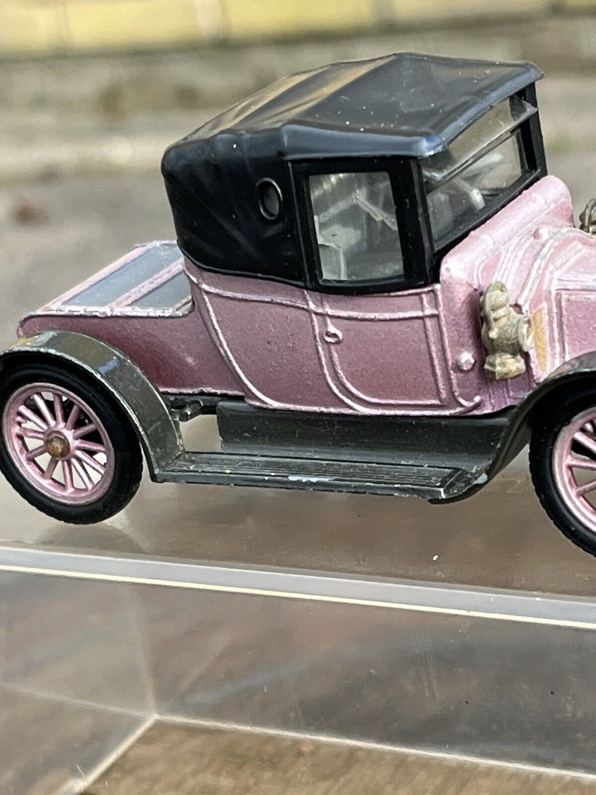 Corgi Classics 1910 Renault – ANTIQUES & CHIC