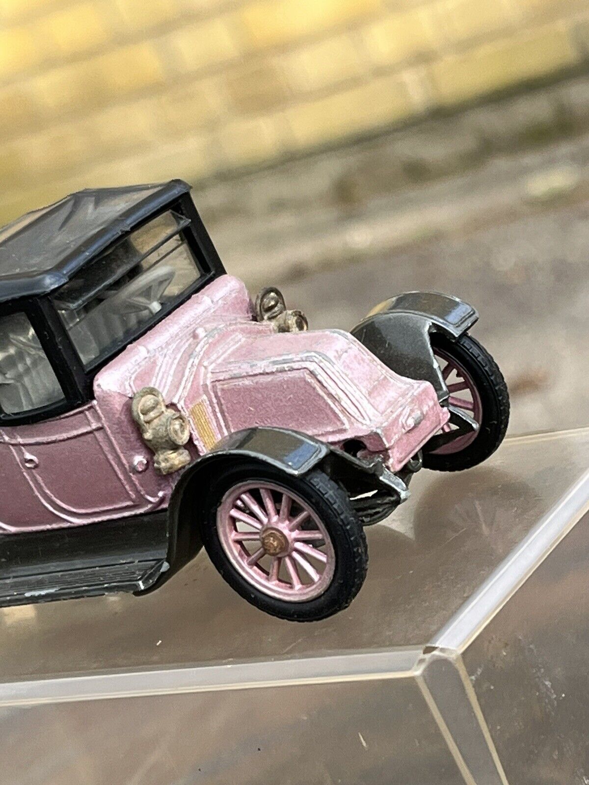 Corgi Classics 1910 Renault – ANTIQUES & CHIC