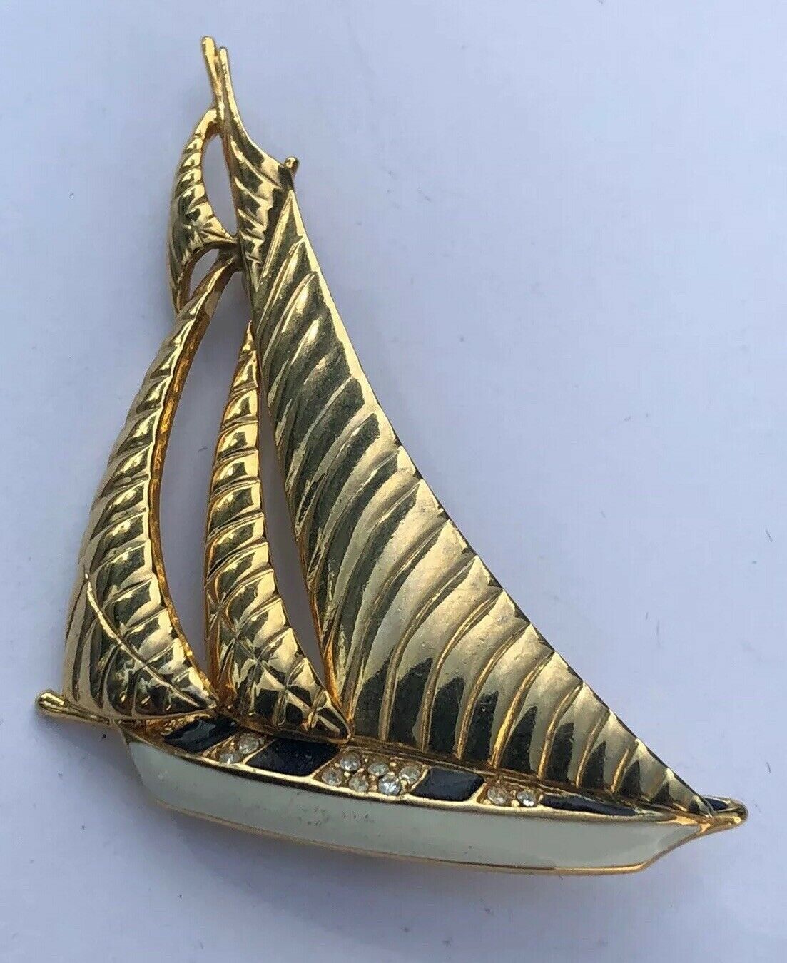 Vintage 1980s Gold Tone Enamel Diamanté Yacht Brooch