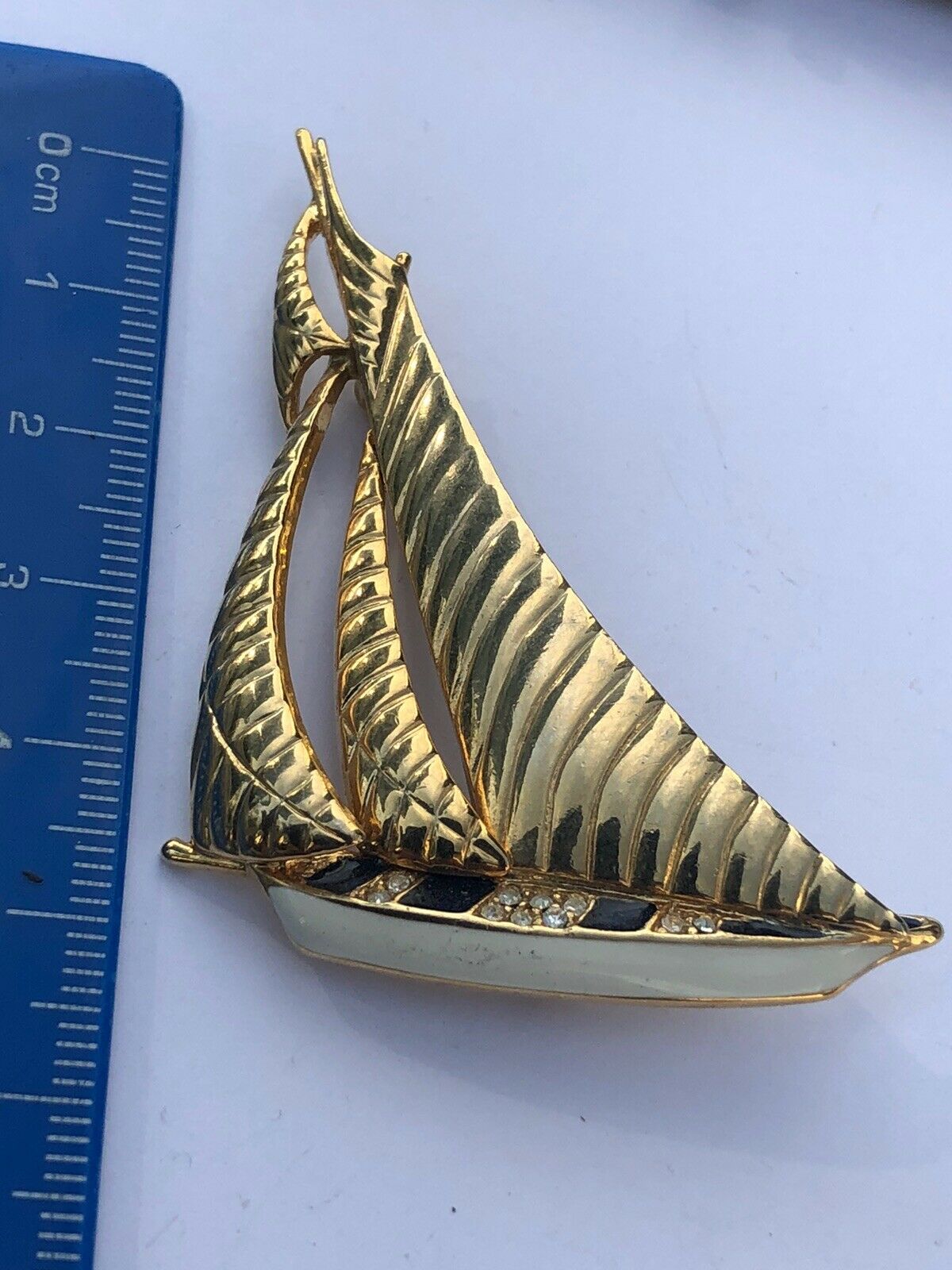 Vintage 1980s Gold Tone Enamel Diamanté Yacht Brooch