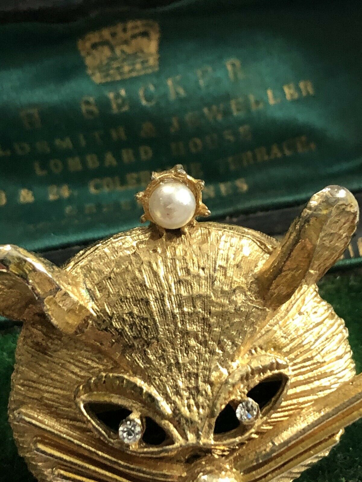 Vintage Gold Tone Diamanté Faux Pearl Cat Brooch