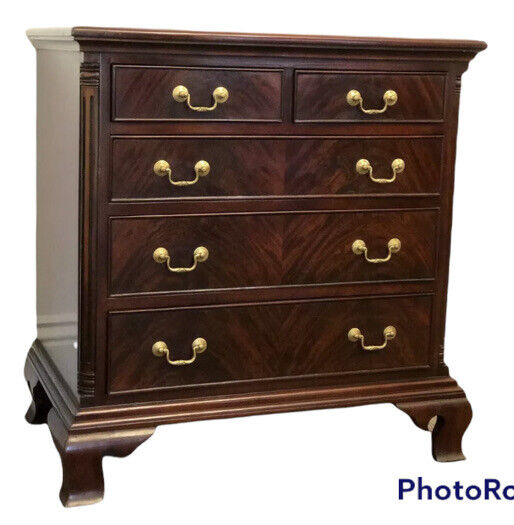 Small Mahogany Bachelors Chest Of Drawers