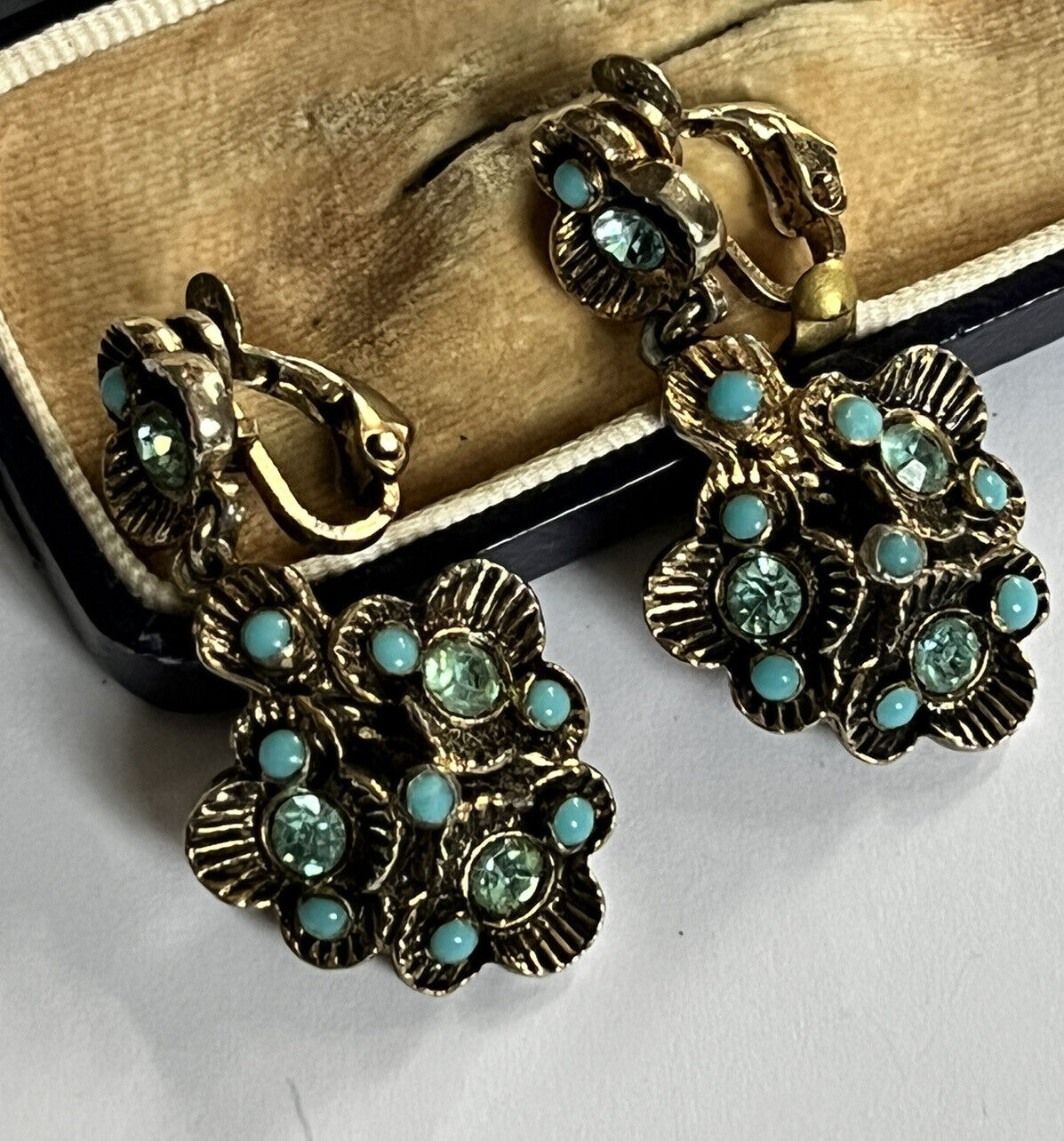 Vintage Jewelcraft Turquoise Stone Drop Clip On Earrings