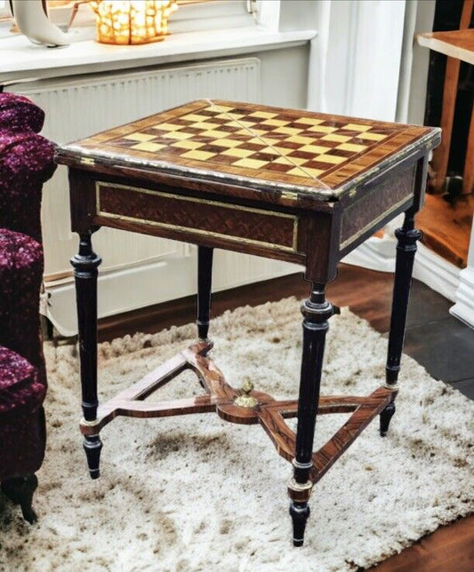 Chess & Games / Card Table