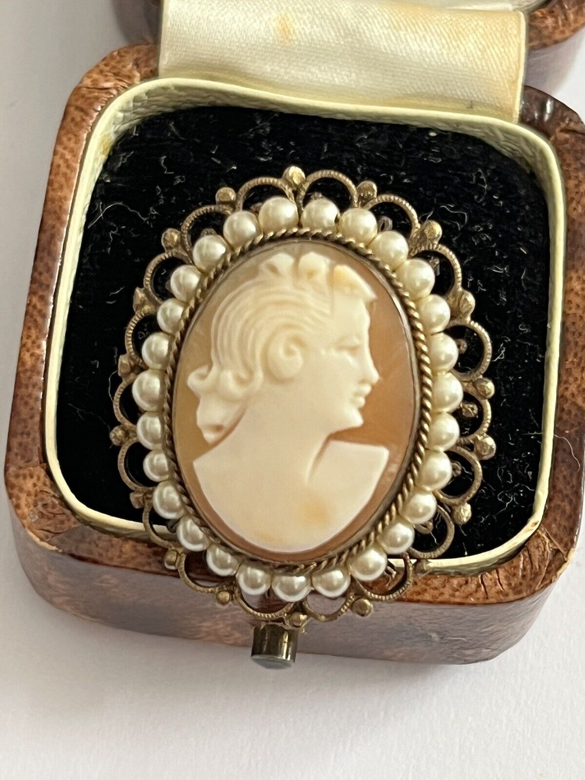 Vintage Cameo Faux Pearl Brooch