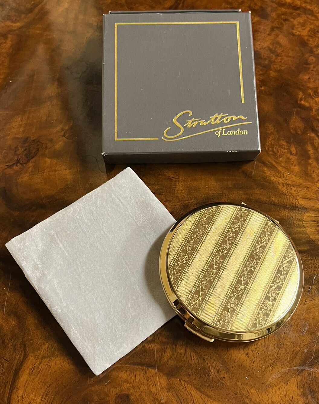 Vintage Stratton Compact in Original Box