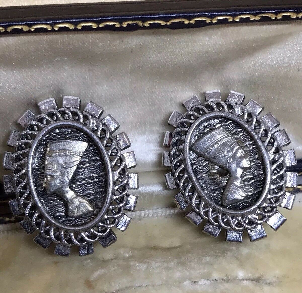 Vintage Designer Arcansas Egyptian Nefertiti Clip On Earrings