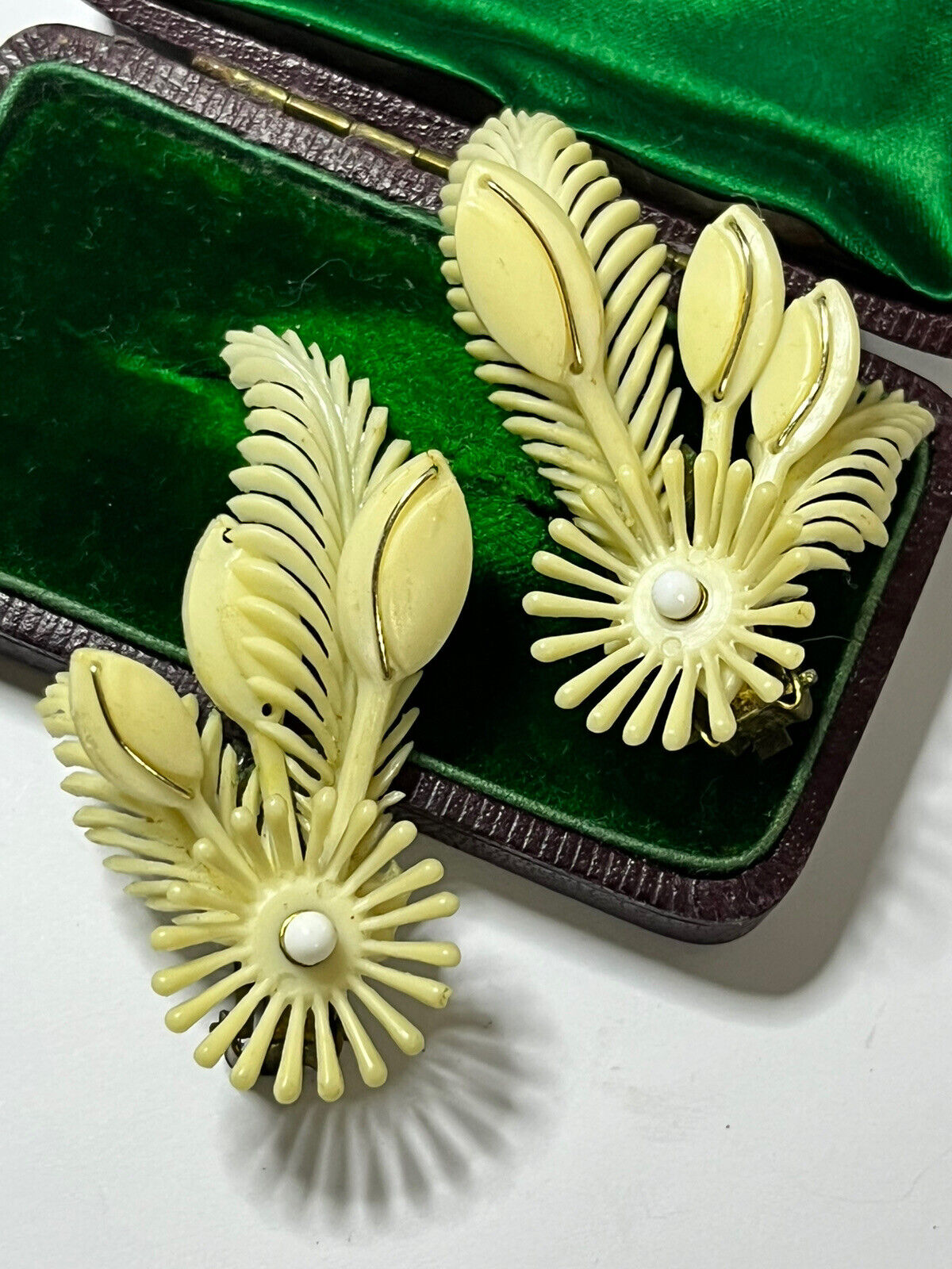 Vintage 1950s Early Plastic Feather Flower Clip On Earrings