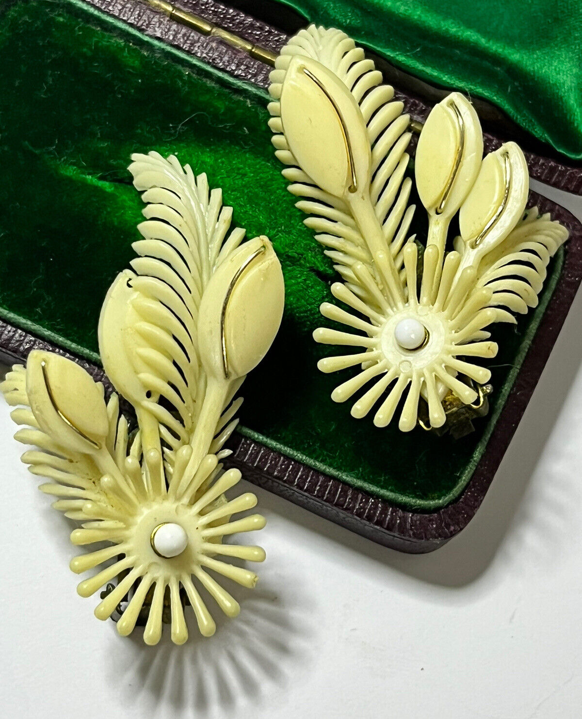 Vintage 1950s Early Plastic Feather Flower Clip On Earrings