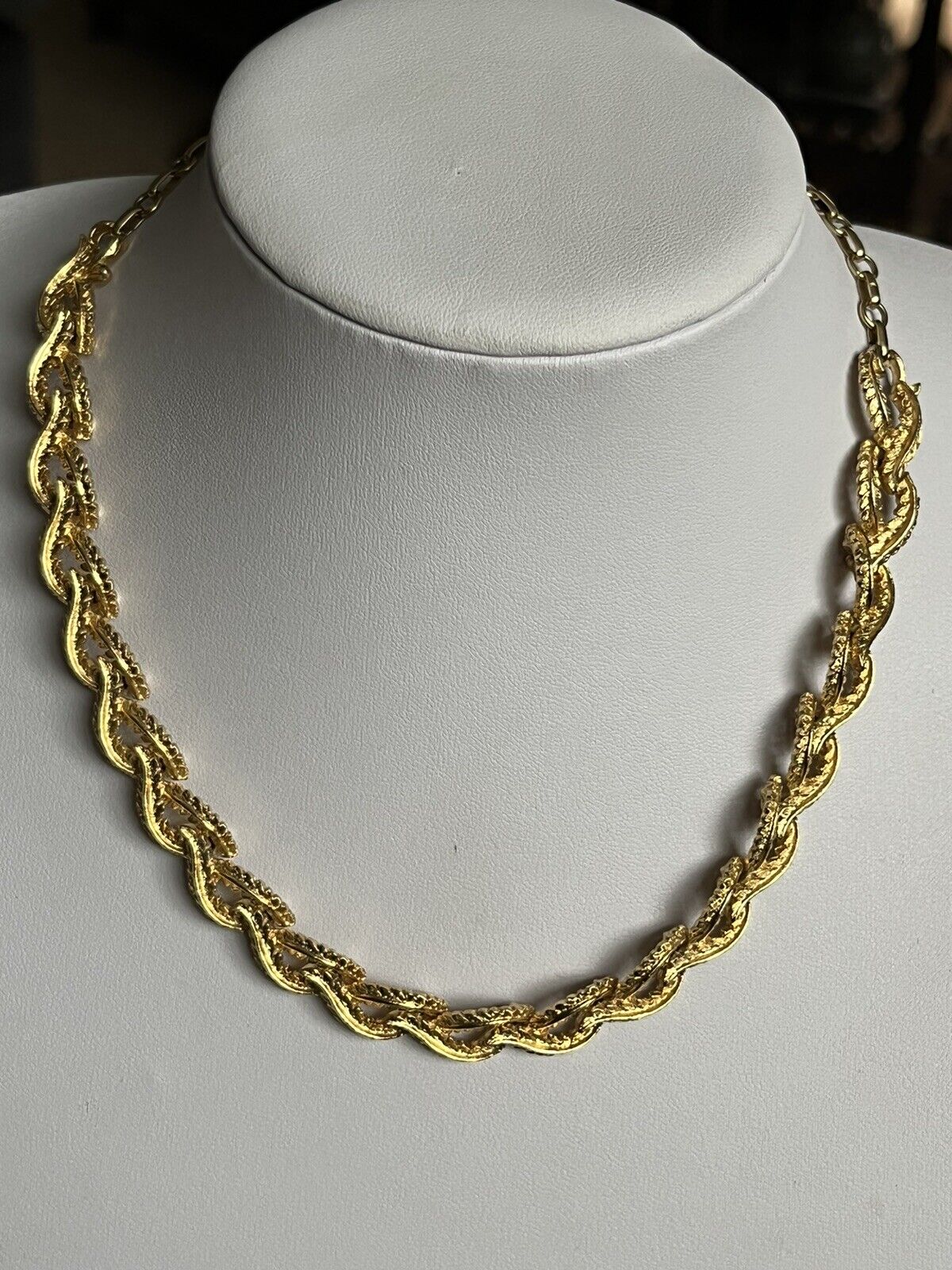 Vintage Signed Gold Tone Etruscan Leaves Necklace